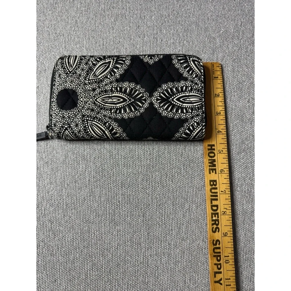 Vera Bradley Women's Large Zip-Around Wallet Black & White Blanco Bouquet